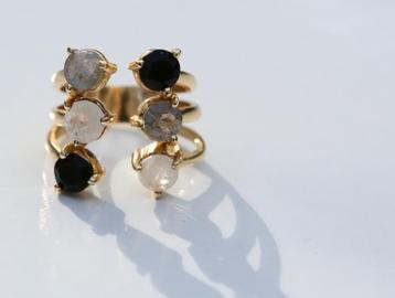 Mooie nieuwe ring beschikbaar voor biedingen