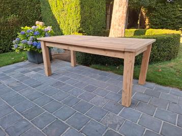 Eettafel uit massief grenenhout. Geluchtgomd.  beschikbaar voor biedingen