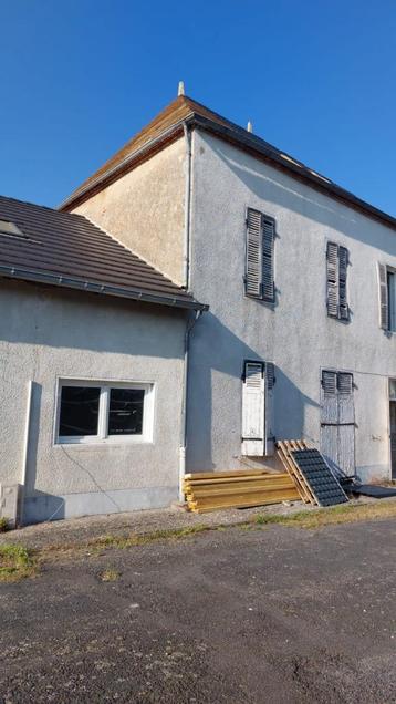 Authentieke fermette van 300 m² met vernieuwde daken beschikbaar voor biedingen