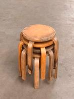 Ensemble de 4 petits tabourets en bois style Alvar Aalto, Enlèvement, Utilisé, Bois