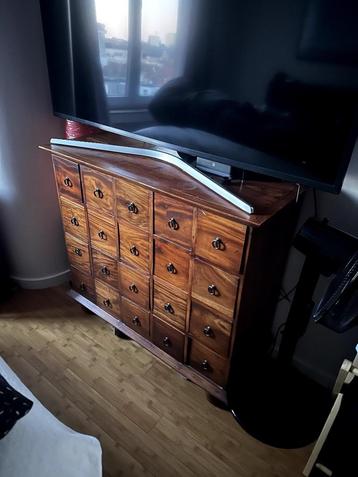 Meuble Indonésien beschikbaar voor biedingen