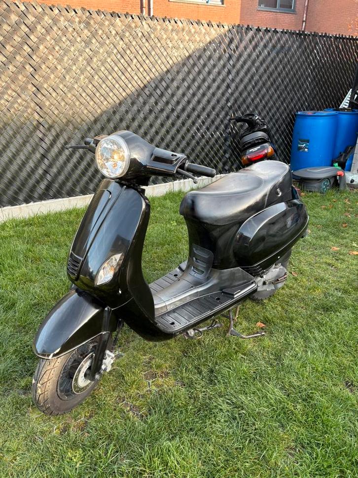 btc riva a klasse, Fietsen en Brommers, Snorfietsen en Snorscooters, Zo goed als nieuw, Vespa, Ophalen