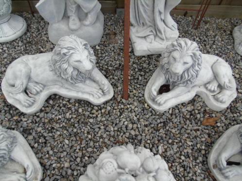 G EN D stenen liggend leeuwenpaarbeeld, geweldige prijs!, Tuin en Terras, Tuinbeelden, Zo goed als nieuw, Dierenbeeld, Steen, Ophalen