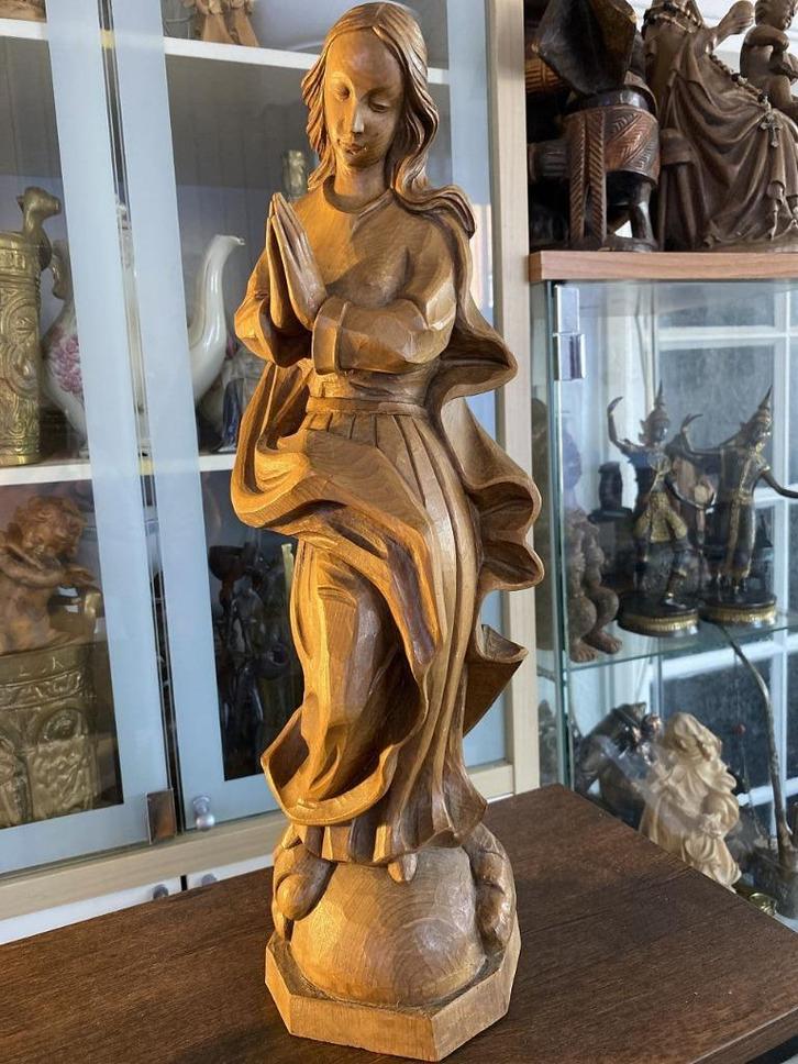 gebeeldhouwde biddende Madonna 49 cm, Antiek en Kunst, Antiek | Religieuze voorwerpen, Ophalen of Verzenden