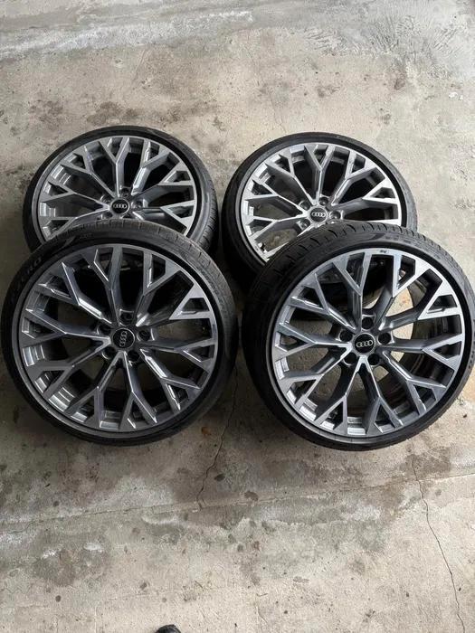 Audi RS3 velgen origineel 19inch met zomerbanden Rs3 2024, Auto-onderdelen, Banden en Velgen, Banden en Velgen, Zomerbanden, Ophalen