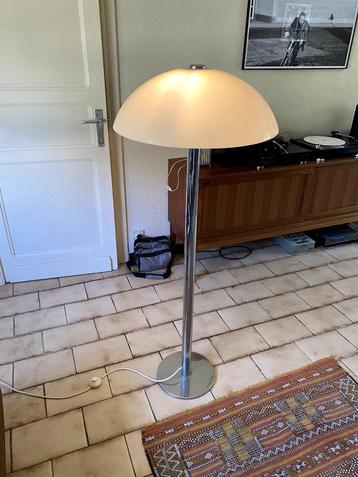 Design staanlamp beschikbaar voor biedingen
