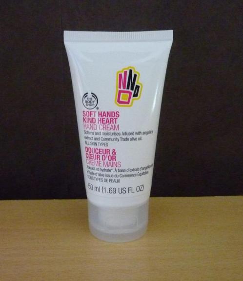 The body shop  Soft hands kind heart Hand cream Handcreme, Handtassen en Accessoires, Uiterlijk | Lichaamsverzorging, Ophalen of Verzenden