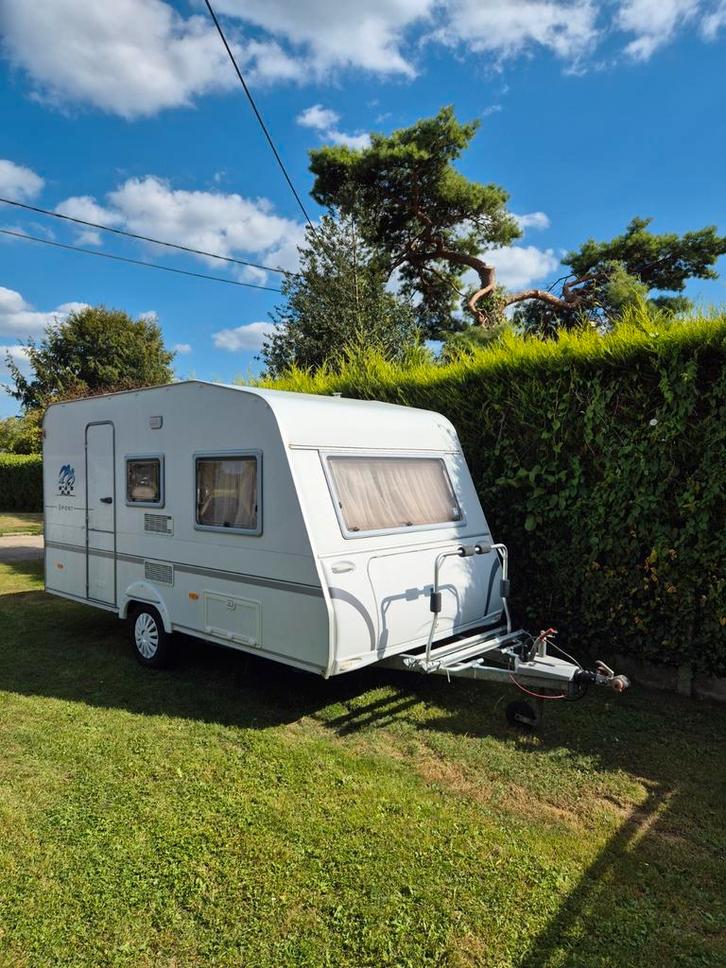 Caravan Knaus (2005), Caravans en Kamperen, Caravans, Particulier, tot en met 4, 750 - 1000 kg, Treinzit, Knaus, Stapelbed, 4 tot 5 meter