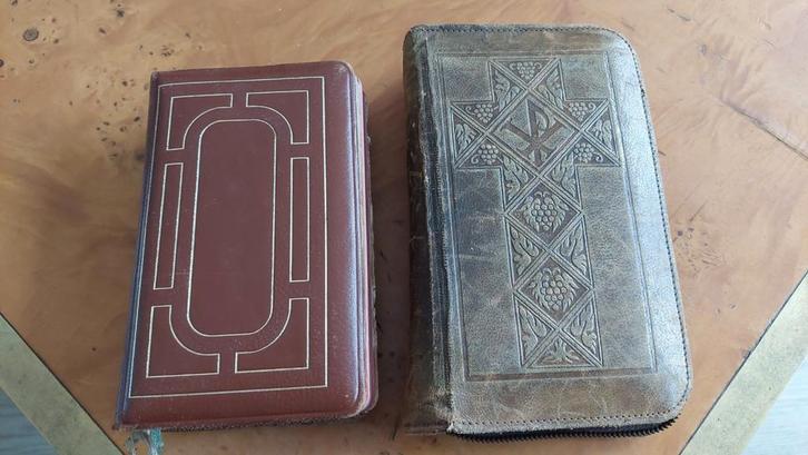 MISSAAL EN VESPERALE EDITIE 1945, Antiek en Kunst, Antiek | Boeken en Manuscripten, Ophalen of Verzenden