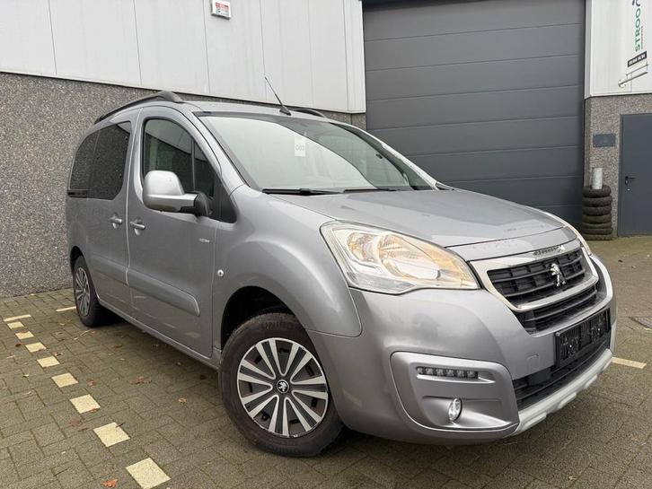 Peugeot Partner 1.2 Benzine Trekhaak Navigatie Nette staat, Auto's, Peugeot, Bedrijf, Te koop, Partner, Benzine, Euro 6, Berline