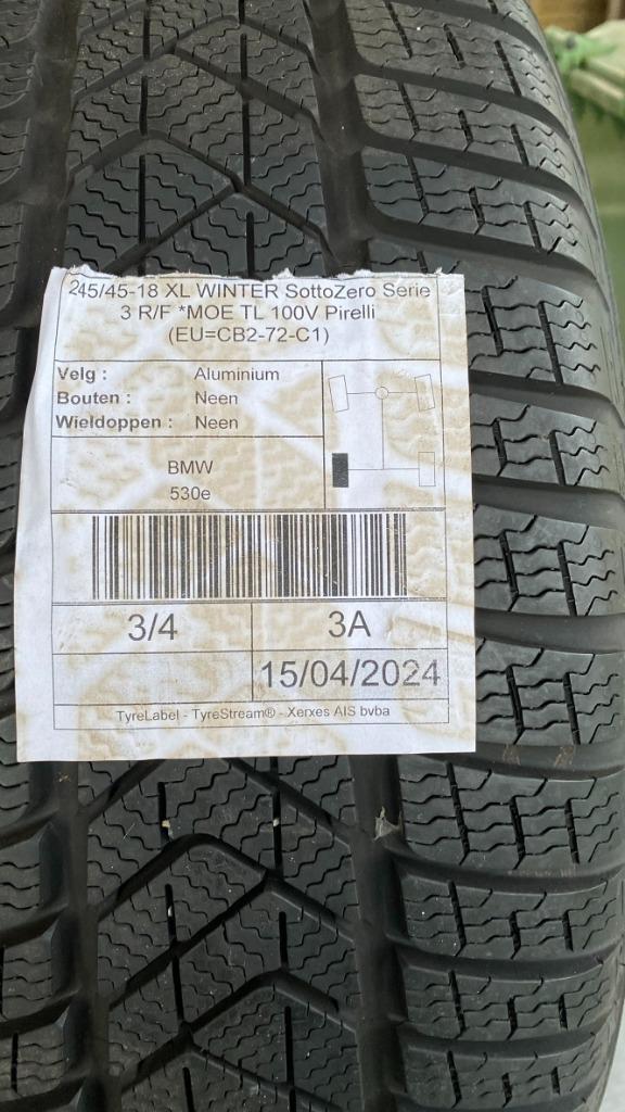 4 winterbanden met velgen PIRELLI 245/45 XL R18, Auto-onderdelen, Banden en Velgen, Banden en Velgen, Winterbanden, 18 inch, 245 mm