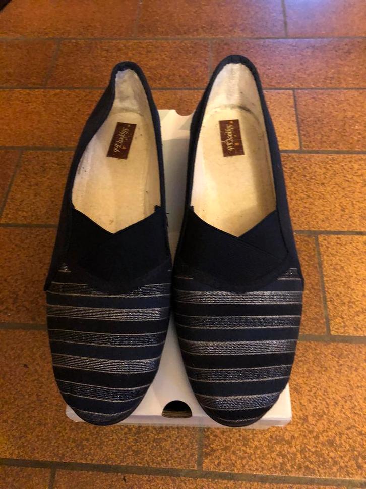 Comfortabele en zachte pantoffels, Kleding | Dames, Schoenen, Zo goed als nieuw, Pantoffels of Sloffen