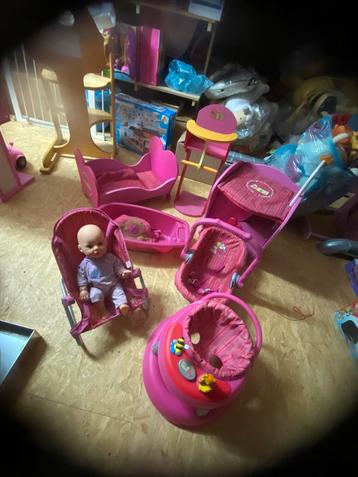 Complete baby poppenset beschikbaar voor biedingen