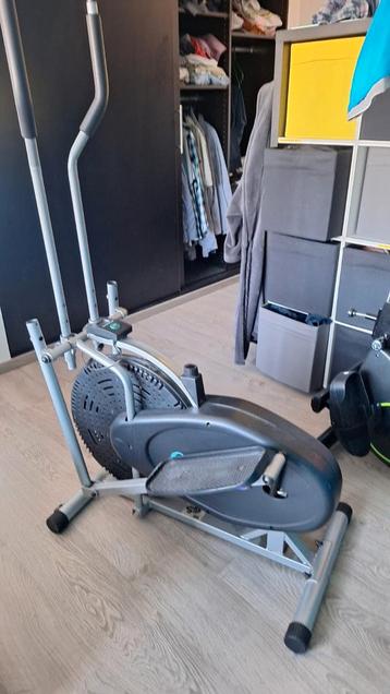 Crosstrainer in zeer goede staat  ( verlaagde prijs )  beschikbaar voor biedingen