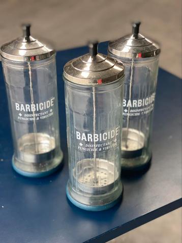 3x Barbicide dompelaar en fles Barbicide 1900ml, Enlèvement ou Envoi, Utilisé, Autres types
