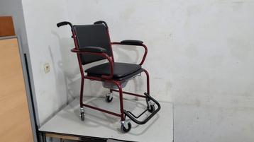 stoel met gaatjes en douche op wielen nieuw, nooit gebruikt beschikbaar voor biedingen