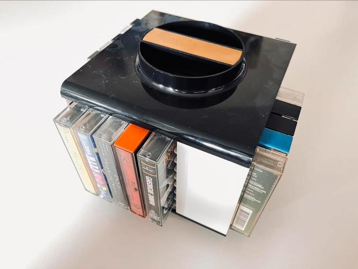 Cassettecarrousel met 20 bandjes, Cd's en Dvd's, Cassettebandjes, Gebruikt, Origineel, Overige genres, 2 t/m 25 bandjes, Met bewaardoos, rek of koffer