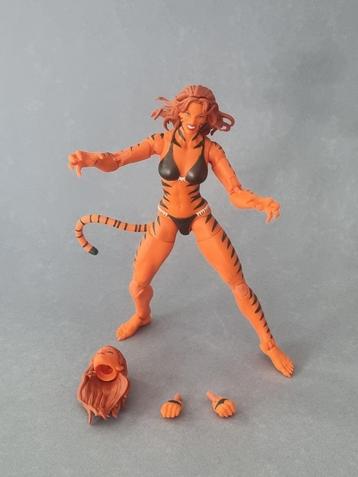 Marvel Legends Tigra (Retro) 80th Anniversary beschikbaar voor biedingen