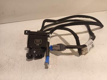 AUX POORT USB POORT Hyundai Santa Fe IV (96120S1300) beschikbaar voor biedingen