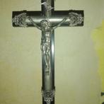 Mooi kruisbeeld op houten en metalen voet 45CM, Antiek en Kunst, Antiek | Religieuze voorwerpen, Ophalen of Verzenden