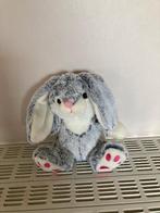 Knuffel zittend grijs konijn PIA international toys, Enfants & Bébés, Jouets | Peluches, Enlèvement ou Envoi, Comme neuf, Lapin