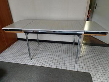 Vintage  keukentafel jaren 60 beschikbaar voor biedingen