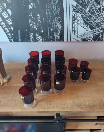 Set van 17 Luminarc Cavalier Ruby-glazen uit de jaren 70  beschikbaar voor biedingen