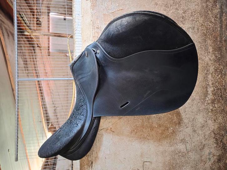 Springzadel Tekna 17inch, Dieren en Toebehoren, Paarden en Pony's | Zadels, Gebruikt, Springen, Ophalen