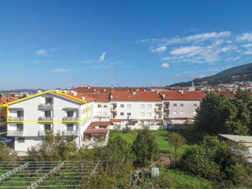 Duplex appartement met verandas,garage en tuin in  Lousã beschikbaar voor biedingen