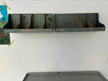 2 vintage schapjes om vb. boekjes in te zetten. beschikbaar voor biedingen
