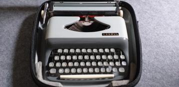 retro typmachine  beschikbaar voor biedingen