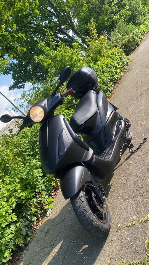 Piaggio fly 50 “B-klasse”, Fietsen en Brommers, Scooters | Yamaha, Zo goed als nieuw, Klasse B (45 km/u), Benzine, Ophalen