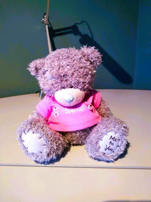 Lieve Me To You beer met roze 'Special'-shirt., Verzamelen, Beren en Cherished Teddies, Me To You, Ophalen of Verzenden