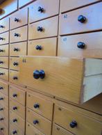 Armoire scolaire vintage, commode, armoire à pharmacie, Antiquités & Art, Antiquités | Meubles | Armoires, Enlèvement ou Envoi