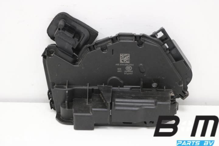 Portierslot rechtsachter VW Polo 2G AW 5TA839016E, Auto-onderdelen, Interieur en Bekleding, Gebruikt