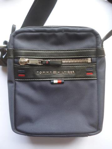 Sportief blauw schoudertasje / manbag Tommy Hilfiger beschikbaar voor biedingen