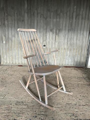 Vintage schommelstoel  beschikbaar voor biedingen
