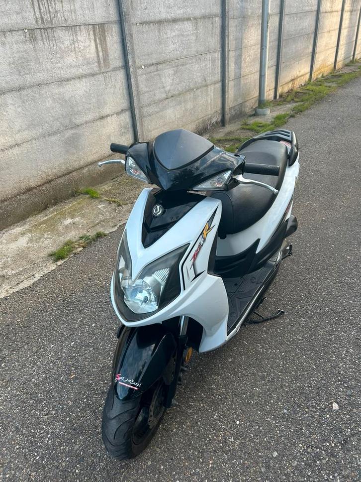 Sym jet 4R A klasse 50 cc 2 takt, Fietsen en Brommers, Snorfietsen en Snorscooters, Gebruikt, SYM, Tweetakt, Ophalen