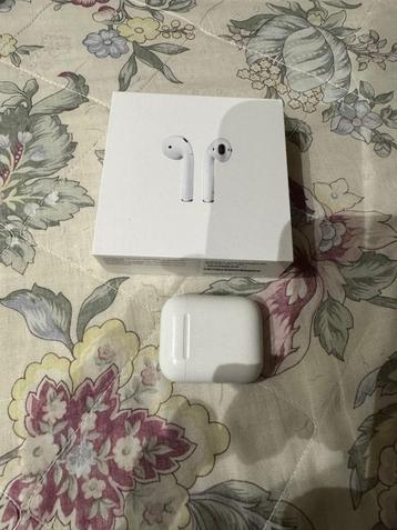 Apple AirPods 2e generatie in goede staat beschikbaar voor biedingen