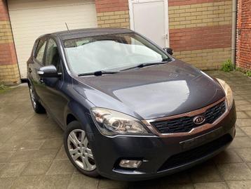 Kia Cee’d 1.6i Essence Euro5 1/2011 5 Portes Clim Gps Caméra