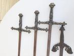 5 oude zwaarden, Ophalen of Verzenden