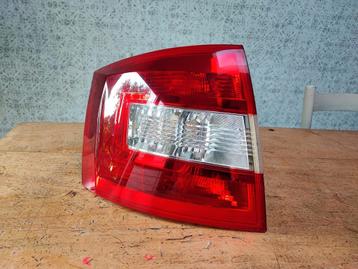 Skoda Rapid linkse achterlicht (Origineel,Zeer goede staat!) beschikbaar voor biedingen