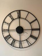 Grande horloge murale en métal noir (Maisons du Monde), Enlèvement, Comme neuf, Horloge murale