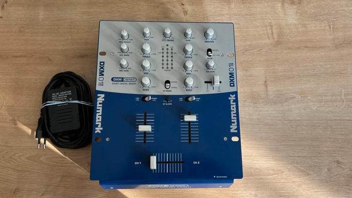 Numark DXM 01 USB – 10 inch DJ mixer, Muziek en Instrumenten, Mengpanelen, Gebruikt, Minder dan 5 kanalen, Microfooningang, Ophalen