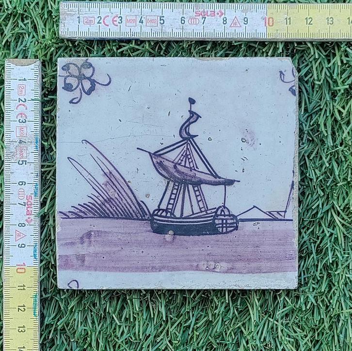 Carrelage du XVIIIe siècle avec une scène de navire., Antiquités & Art, Antiquités | Assiettes décoratives & Carrelages, Enlèvement ou Envoi