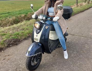 Scooter Neco Di Lucio 50cc klasse A Italian Retrolook 480km!, Autres modèles, Enlèvement ou Envoi, Comme neuf, Classe A (25 km/h)