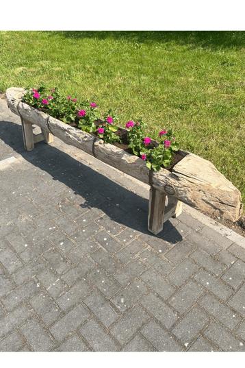 Voederbak als plantenbak beschikbaar voor biedingen