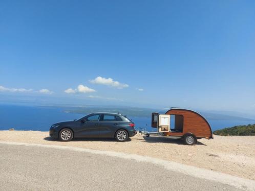 Teardrop mini caravan Kulba Woody, Caravanes & Camping, Caravanes, Particulier, jusqu'à 2, 500 - 750 kg, Lit fixe, Réfrigérateur