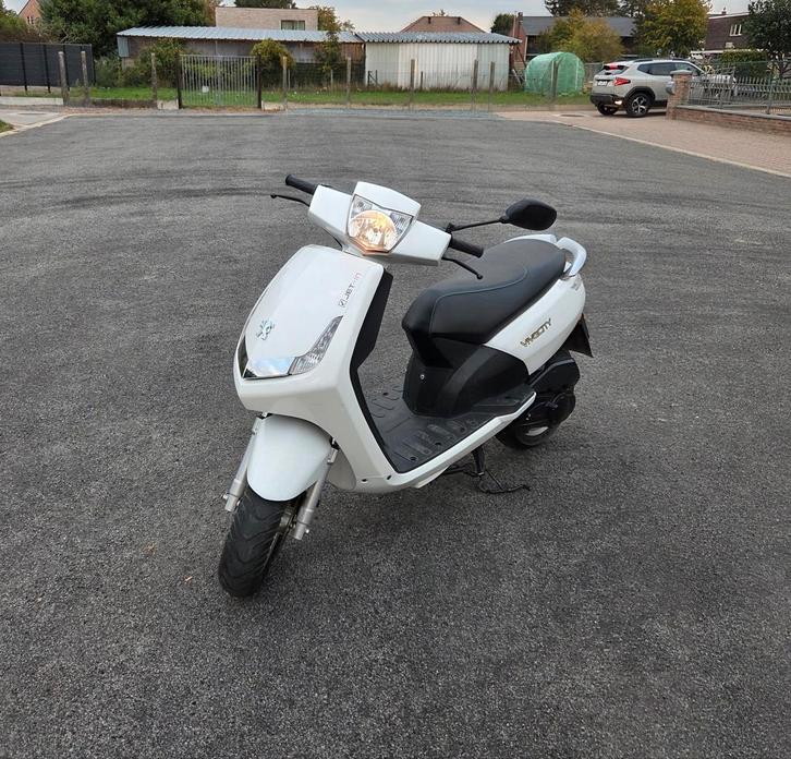Peueot vivacity 3 a klasse 2takt, Fietsen en Brommers, Snorfietsen en Snorscooters, Zo goed als nieuw, Peugeot, Tweetakt, Ophalen