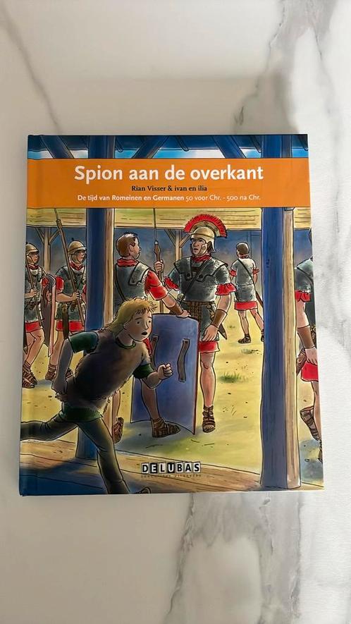Rian Visser - Spion aan de overkant, Boeken, Kinderboeken | Jeugd | onder 10 jaar, Zo goed als nieuw, Ophalen of Verzenden
